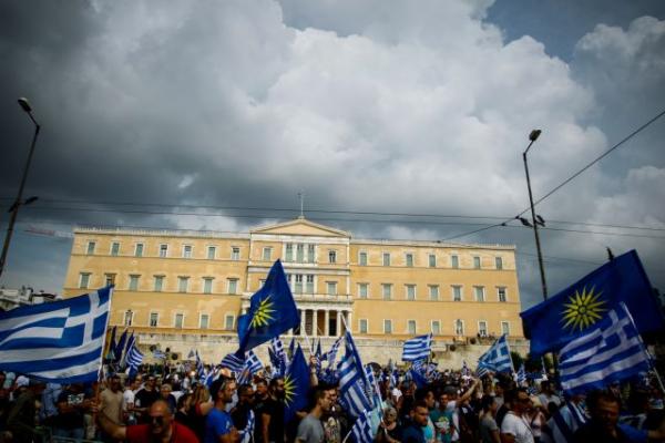 Εικόνες από το συλλαλητήριο στο Σύνταγμα για το Σκοπιανό