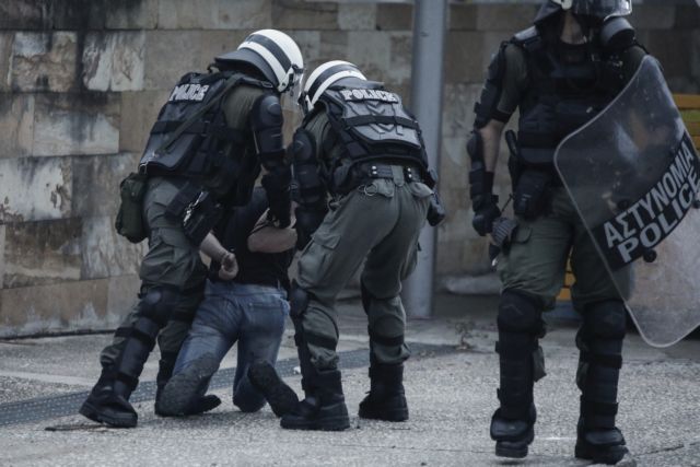 Πέντε συλλήψεις για τα επεισόδια έξω από τη ΔΕΘ για το Μακεδονικό