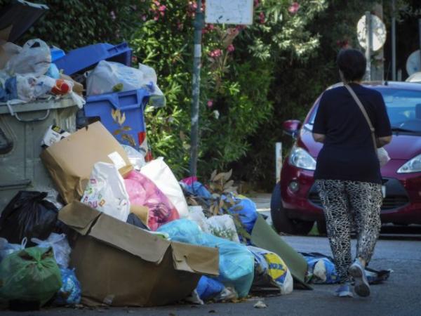 Editorial To Vima: A country that lives with trash