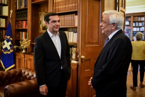 Τσίπρας σε Παυλόπουλο: Έχουμε συμφωνία με ΠΓΔΜ που υπηρετεί την εθνική γραμμή