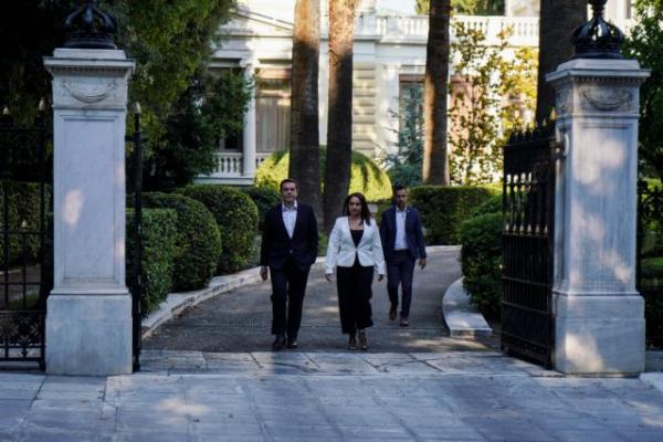 Ενημερώνει τους πολιτικούς αρχηγούς ο Τσίπρας