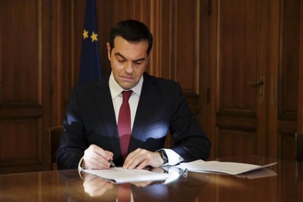 Μόνο στη γραβάτα υπήρξε συνεπής ο Τσίπρας