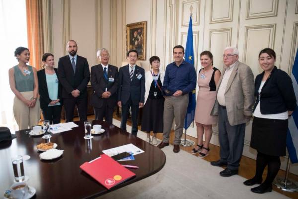 Τσίπρας: Ανάγκη να συνεχίσουμε να αγωνιζόμαστε για έναν πιο ειρηνικό κόσμο