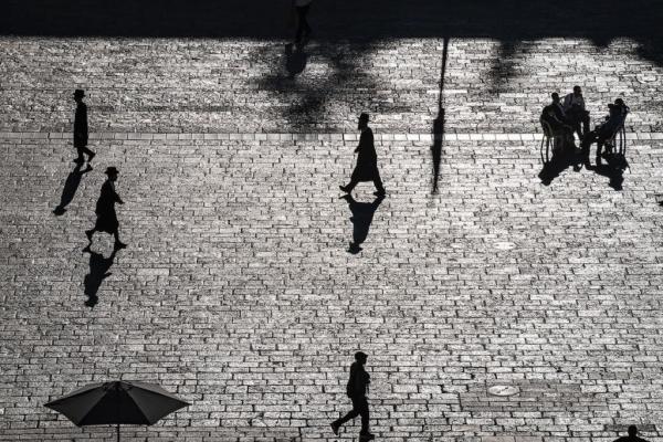 Παράθυρο στην Ανατολή και θέα στη Δύση