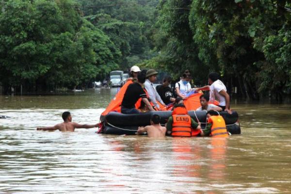 Βιετνάμ: Τουλάχιστον 15 νεκροί εξαιτίας πλημμυρών και κατολισθήσεων [Εικόνες]