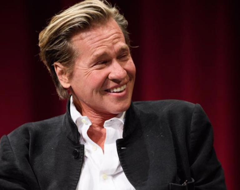 Ο Βαλ Κίλμερ μαζί με τον Τομ Κρουζ στο «Top Gun: Maverick»