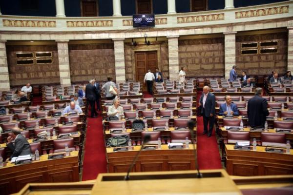 Πρώτο «ναι» στο Πολυνομοσχέδιο, κατά λάθος «παρών» της Ένωσης Κεντρώων