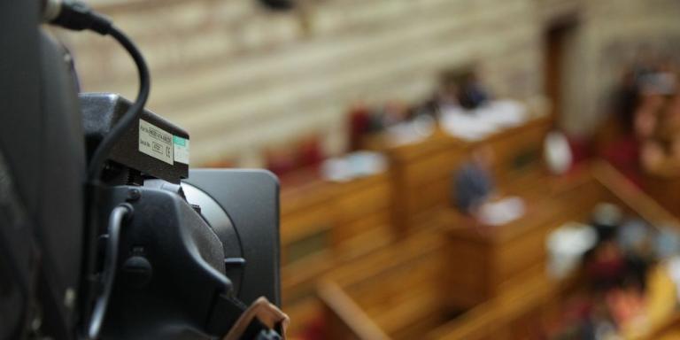 Σε υψηλούς τόνους η συζήτηση της πρότασης δυσπιστίας της ΝΔ