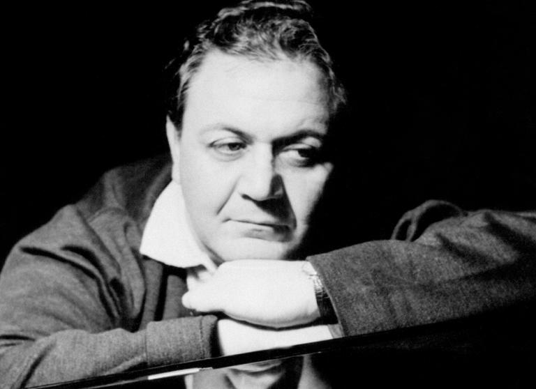 Μάνος Χατζιδάκις: 24 χρόνια από το ταξίδι στην Οδό Ονείρων