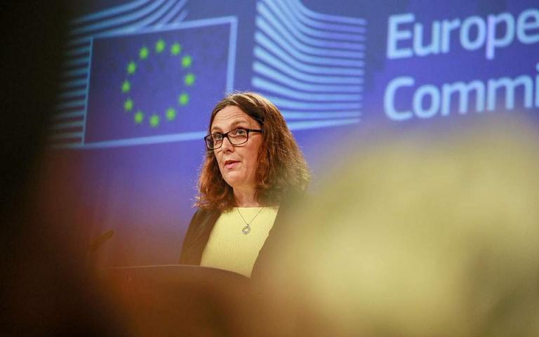 ΕΕ: Κλειστή η πόρτα για εμπορικές διαπραγματεύσεις με τις ΗΠΑ
