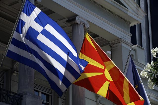 «Πυριτιδαποθήκη» το Μακεδονικό για τις πολιτικές εξελίξεις σε Ελλάδα και Σκόπια