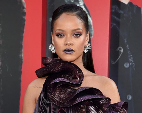 Λάμψτε κι εσείς με το μακιγιάζ της Ριάνα