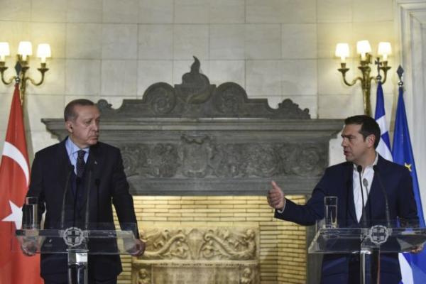 Άμεση απελευθέρωση των στρατιωτικών ζήτησε ο Τσίπρας από τον Ερντογάν