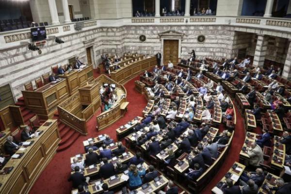 Στο «κόκκινο» το πολιτικό θερμόμετρο: Σύγκρουση στη Βουλή για το Σκοπιανό