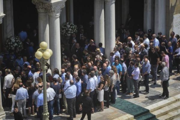 Συγκίνηση στο τελευταίο «αντίο» στον Παύλο Γιαννακόπουλο