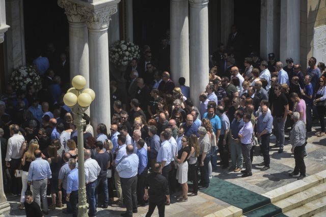 Συγκίνηση στο τελευταίο «αντίο» στον Παύλο Γιαννακόπουλο