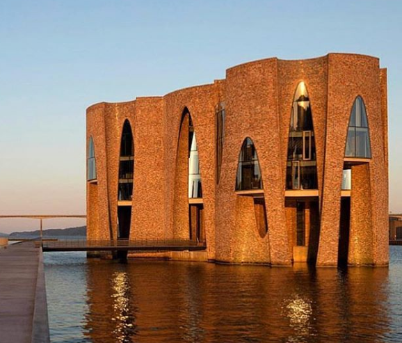 Στη Δανία δημιουργούν με τούβλα!