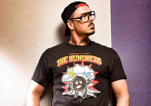 Ο Νίκος Βουρλιώτης ποζάρει αγκαλιά με την κορούλα του