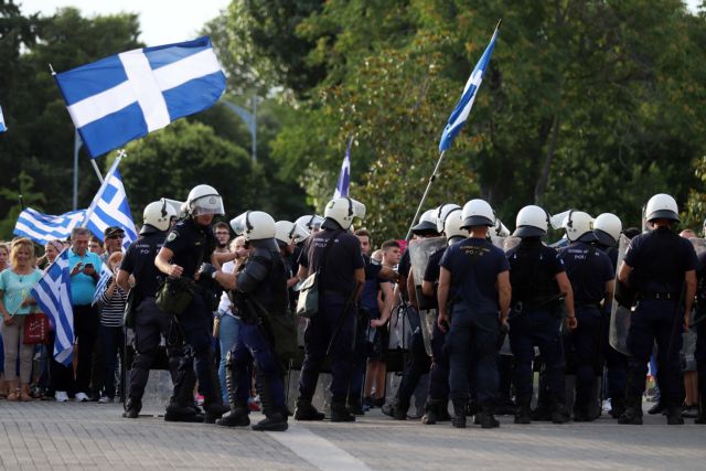 Θεσσαλονίκη: Ένταση ανάμεσα σε διαδηλωτές και αντιεξουσιαστές