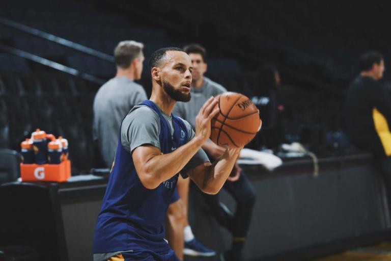 Πήρε «φωτιά» ο Κάρι: Στο διχτάκι 18 σερί τρίποντα