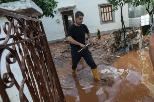 Στο στόχαστρο του ΚΙΝΑΛ η Δούρου για Μάνδρα και απορρίμματα