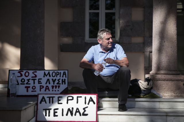 Διέκοψε την απεργία πείνας ο πρόεδρος της Μόριας, μετά τις διαβεβαιώσεις