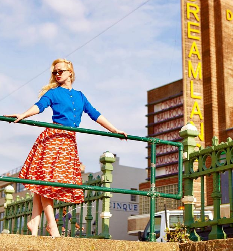 Με σημαία μου μια φούστα!