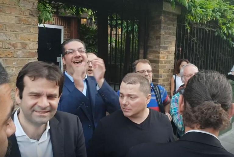 Αποδοκιμασίες κατά Τσίπρα στο Λονδίνο: «Είμαστε απογοητευμένοι, όχι φασίστες»