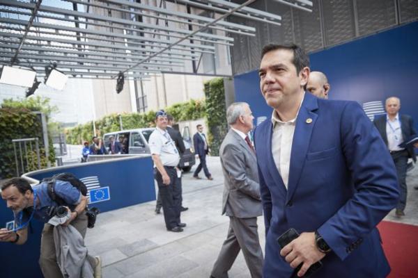 Τσίπρας: Αναστολή αυξημένου ΦΠΑ στα πέντε νησιά που δέχονται πρόσφυγες