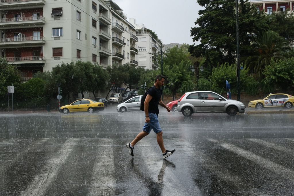 Προβλήματα σε Μεσογείων και Κηφισίας λόγω της έντονης βροχόπτωσης