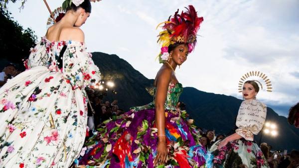 Οι Dolce & Gabbana εξυμνούν την αριστοκρατία