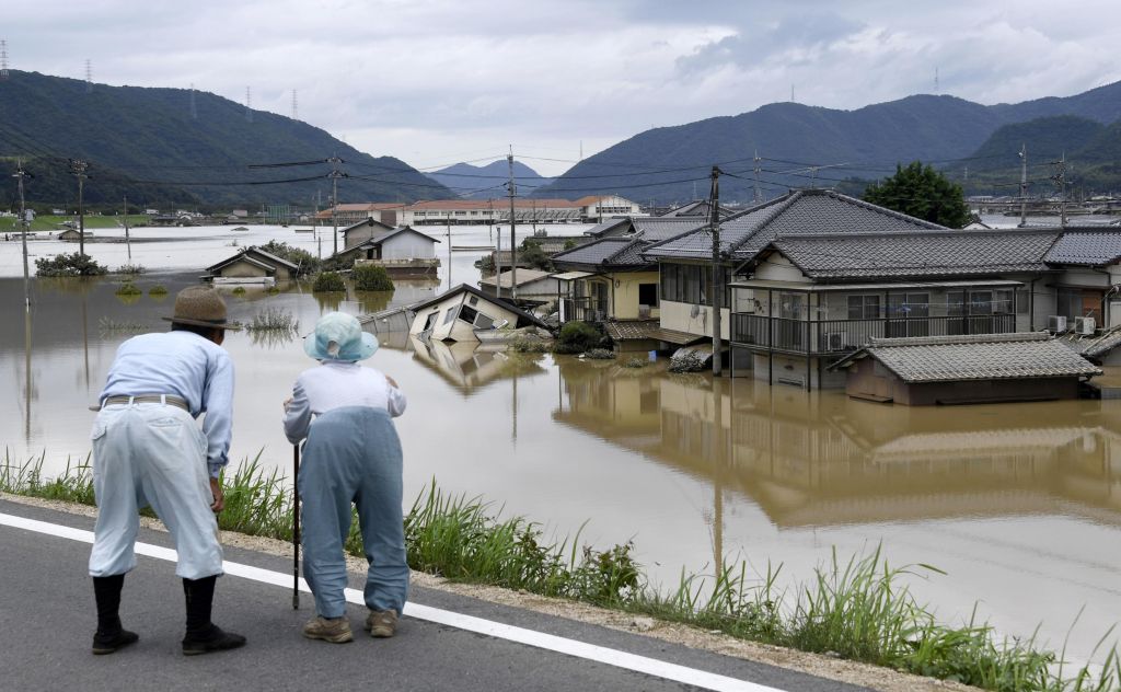 Φονικές πλημμύρες πλήττουν την Ιαπωνία