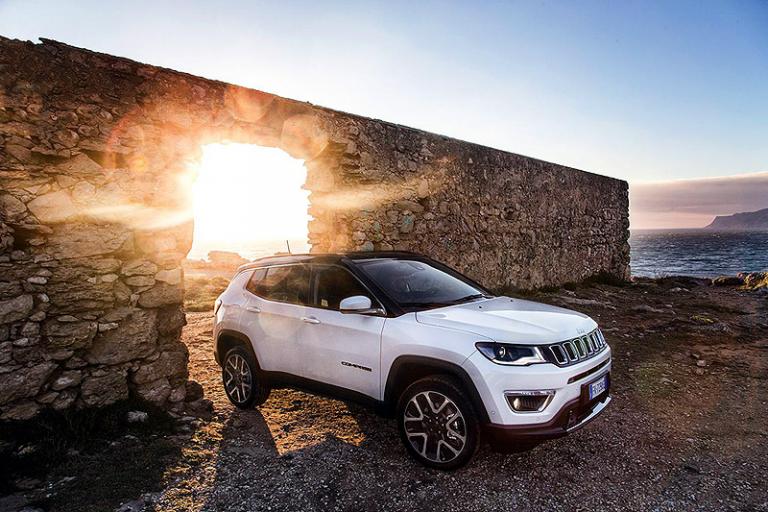 Nέες τιμές για τα Jeep Compass και Renegade από 18.900 ευρώ