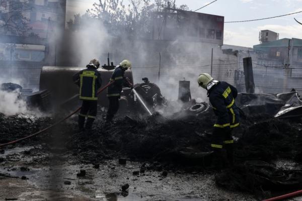 Εθελοντές πυροσβέστες : Ανυπόστατα τα δημοσιεύματα ότι μείναμε νηστικοί στις πυρκαγιές
