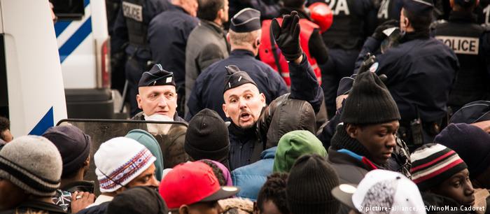 Κράτηση προσφύγων δεν σημαίνει απέλαση