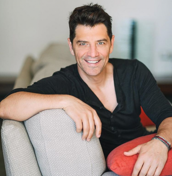 Η σέξι φωτο του Σάκη Ρουβά στην Ίο