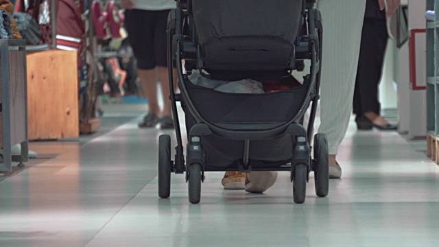 Μαρτυρίες για την 55χρονη που φέρεται να χαράκωνε μωρά