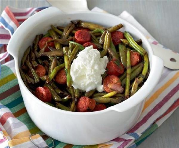 Φασολάκια με κατίκι και λουκάνικο