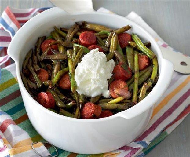 Φασολάκια με κατίκι και λουκάνικο