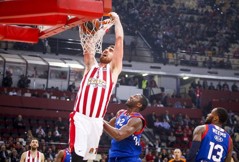 Ολυμπιακός: Τα πάντα δείχνουν παραμονή Μιλουτίνοφ