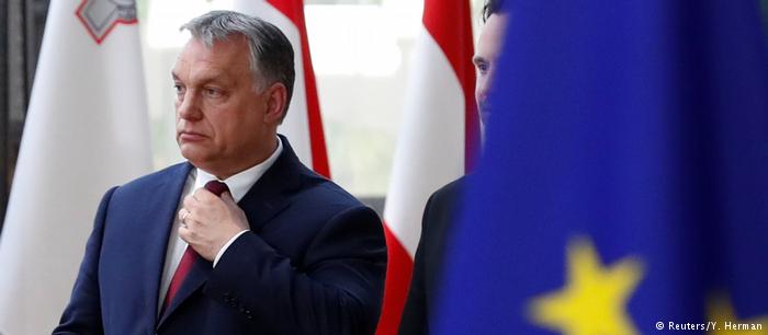 Στη Γερμανία ο πολέμιος της Μέρκελ στο προσφυγικό