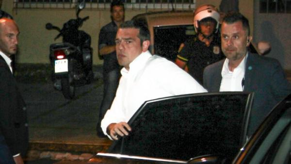 Σόου Τσίπρα: Μίλησε για ασύμμετρα φαινόμενα όπως… ο Πολύδωρας