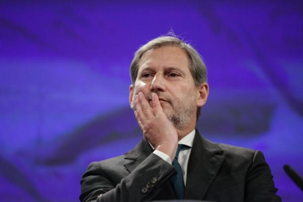 Γιοχάνες Χαν σε Νίκο Ανδρουλάκη : Η Τουρκία πήρε τεθωρακισμένα με κονδύλια της ΕΕ