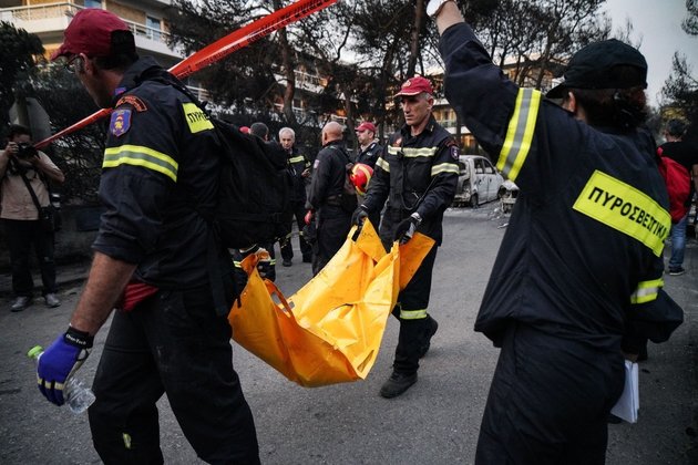 Συγκινητικές στιγμές στην αναγνώριση των σορών