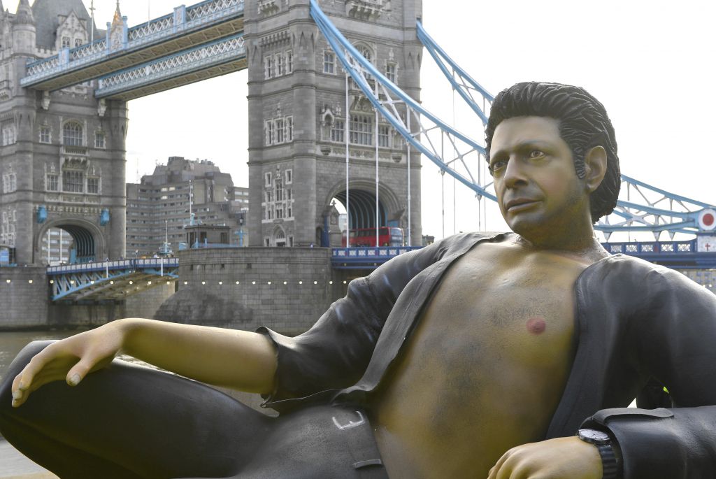 Γιγαντιαίο άγαλμα του Ίαν Μάλκομ στο Λονδίνο για τα 25 χρόνια Jurassic Park