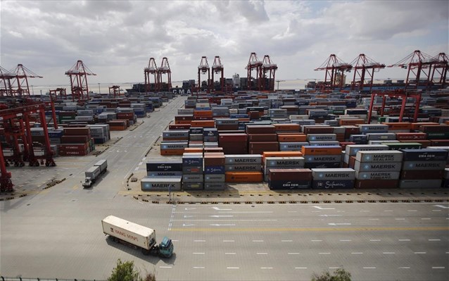 «Οι ΗΠΑ πυροδότησαν τον μεγαλύτερο εμπορικό πόλεμο στην οικονομική ιστορία»