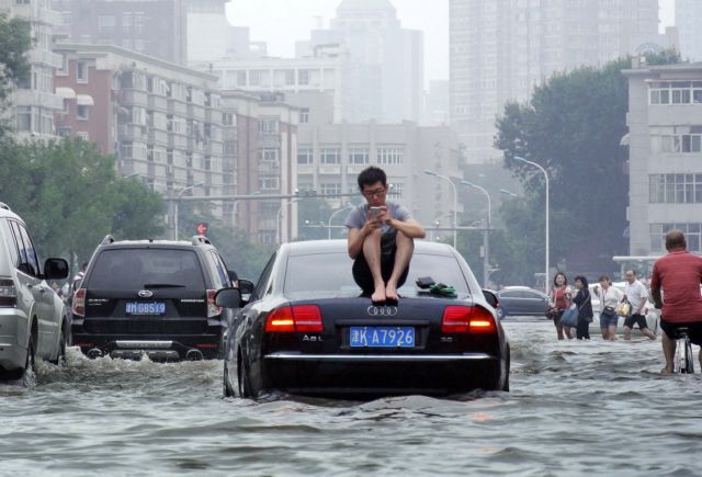 Κίνα : Χάος από τις πλημμύρες