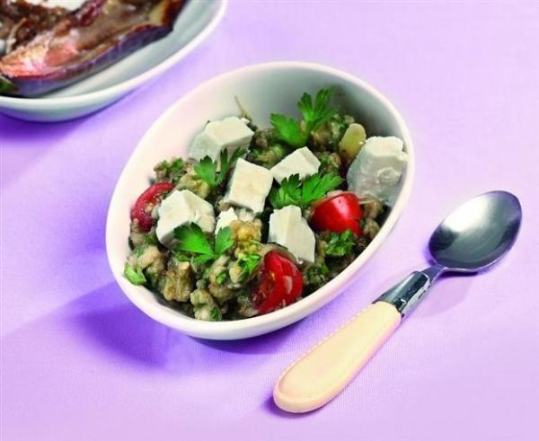 Μελιτζανοσαλάτα με φέτα και ντοματίνια