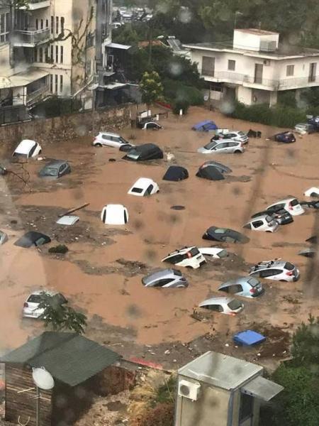 Μαρούσι: Ισχυρή καταιγίδα, πλημμύρισαν δρόμοι