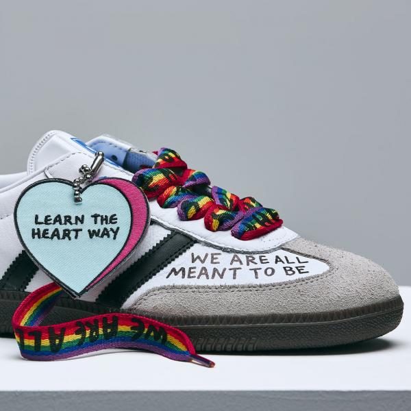 Η Κέιτ Μος, η Ναόμι Κάμπελ και ο Φαρέλ σχεδιάζουν παπούτσια